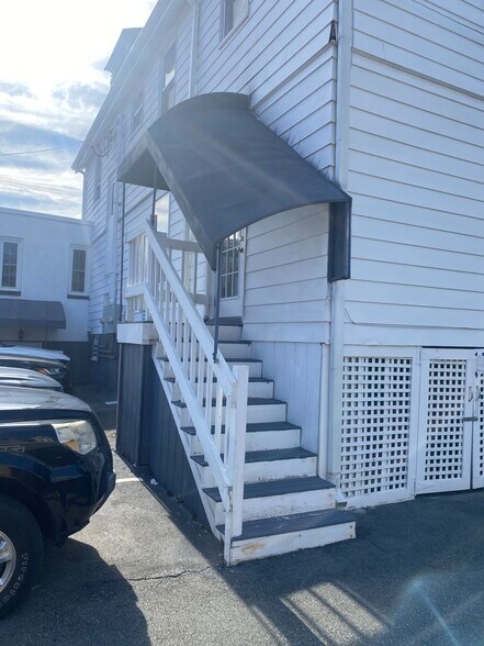 More Photos Of 1359 Centre St, Newton Office For Lease