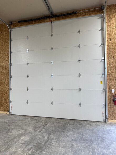 More Photos Of 1405 Enterprise Dr, De Pere Flex For Lease