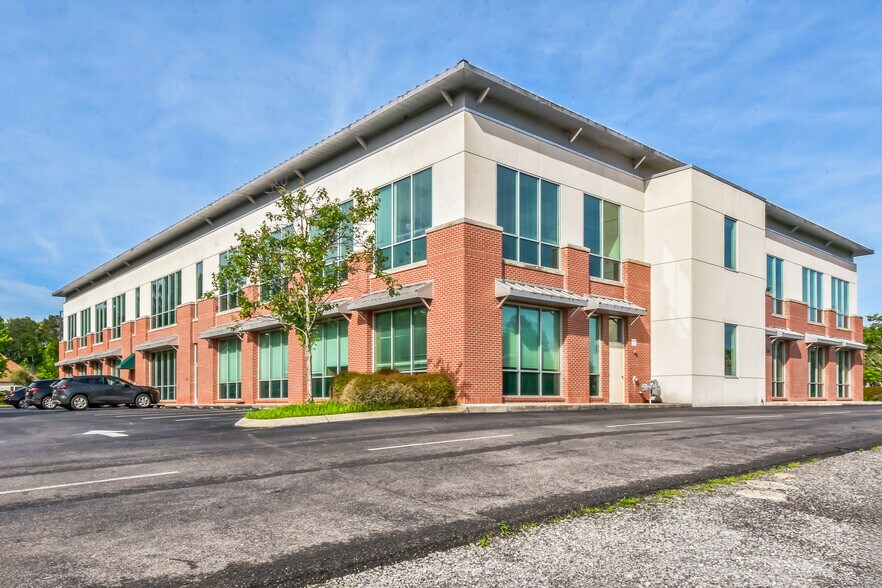 More Photos Of 1060 Peerless Xing NW, Cleveland Medical For Lease