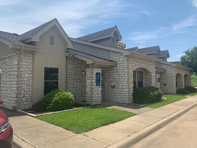 More Photos Of 2993 S Watson Rd, Grand Prairie Office For Lease