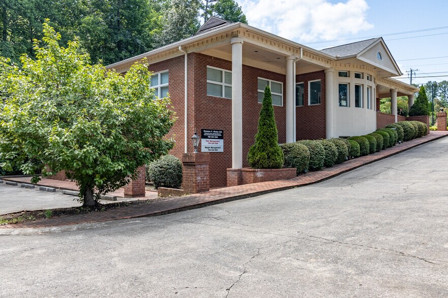 More Photos Of 1421 Ross Dr, Dalton Office For Sale