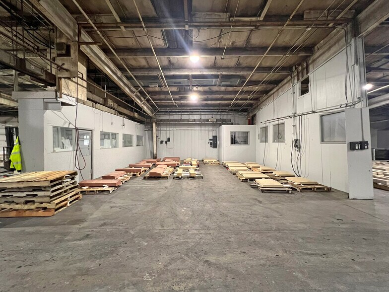 More Photos Of 711 Beaver Rd, Girard Warehouse For Sale