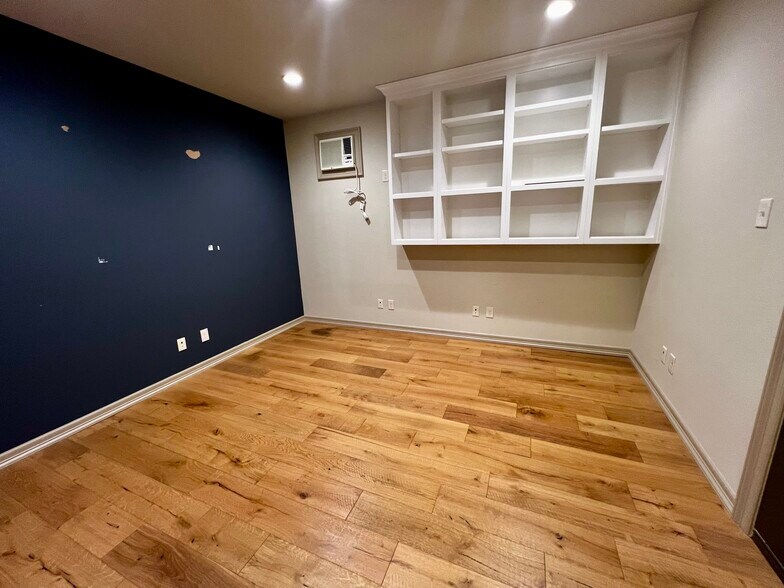 More Photos Of 11818 Warfield St, San Antonio Service For Lease