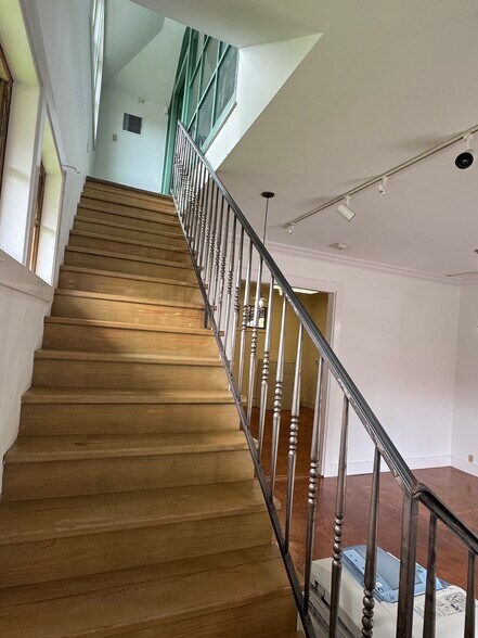 More Photos Of 2347 Christian St, Baton Rouge Office Residential For Lease