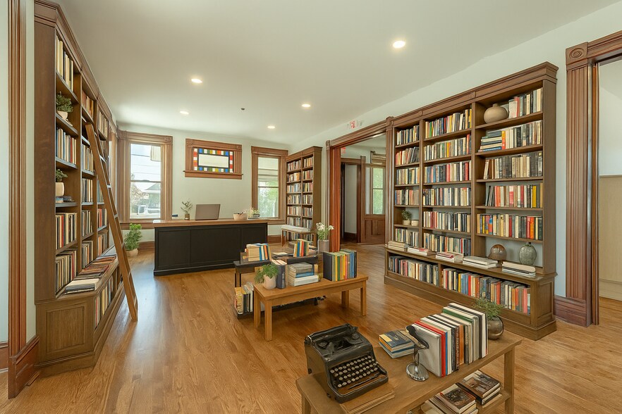 More Photos Of 1303 11th St, Monroe Storefront Retail Office For Lease