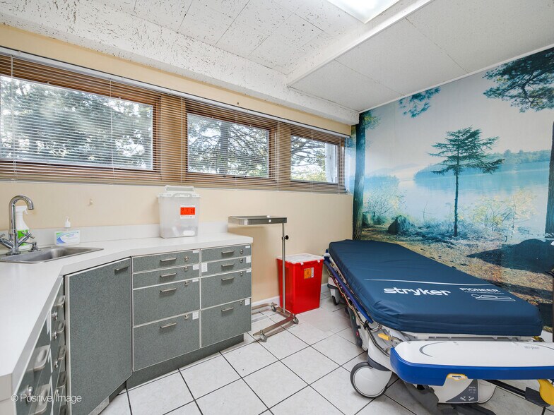More Photos Of 9631 Gross Point Rd, Skokie Medical For Sale