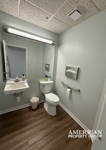 More Photos Of 1219 S East Ave, Sarasota Medical For Sale