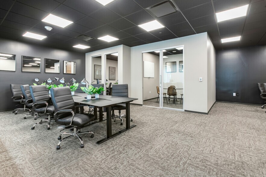 More Photos Of 2325 E Camelback Rd, Phoenix Coworking Space