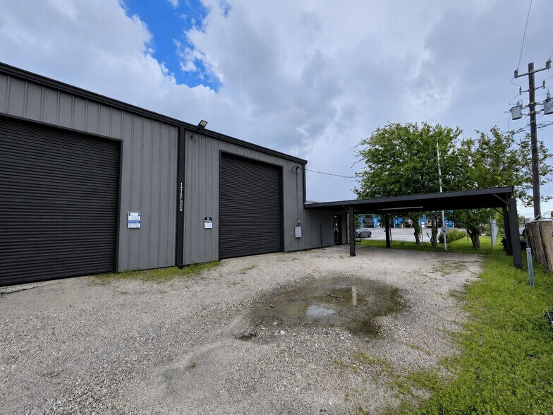 More Photos Of 1812 W D St, La Porte Truck Terminal For Lease