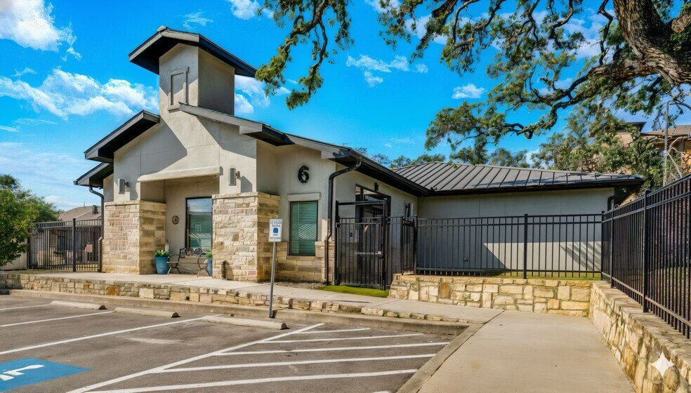 More Photos Of 27511 Interstate 10, Boerne Office For Sale