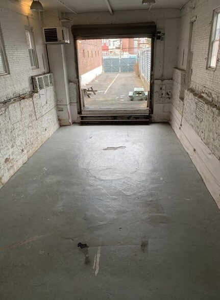 More Photos Of 279 Frost St, Brooklyn Light Distribution For Lease