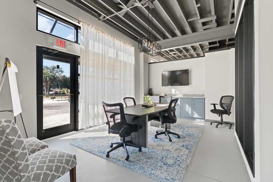 More Photos Of 229 E Lemon St, Tarpon Springs Auto Repair For Lease