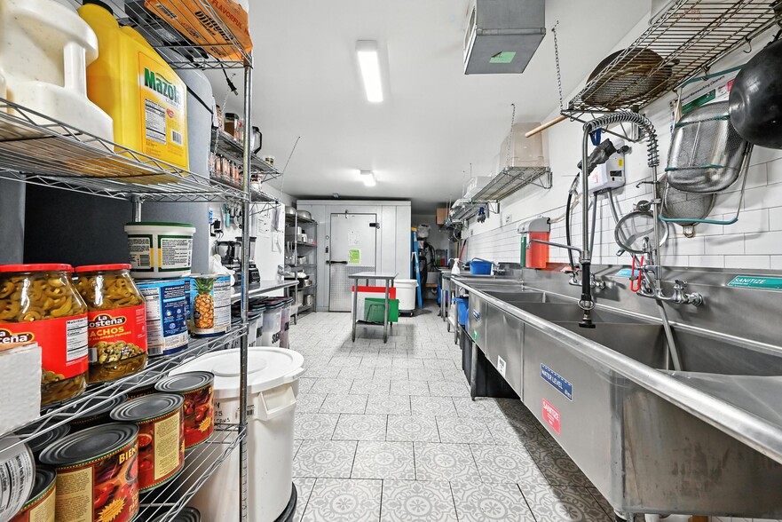 More Photos Of 801 W Washington St, Petersburg Storefront Retail Residential For Sale