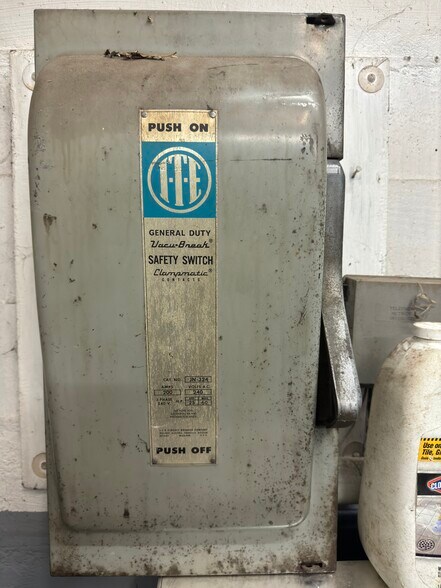 More Photos Of Munsell @ Long Island, Yaphank Self Storage For Sale