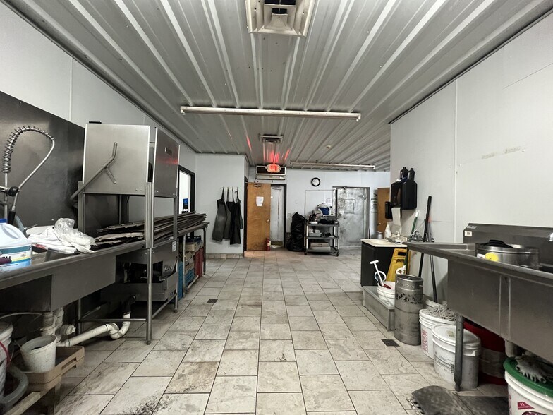 More Photos Of 15371 Highway 13 S, Hurricane Mills Restaurant For Lease