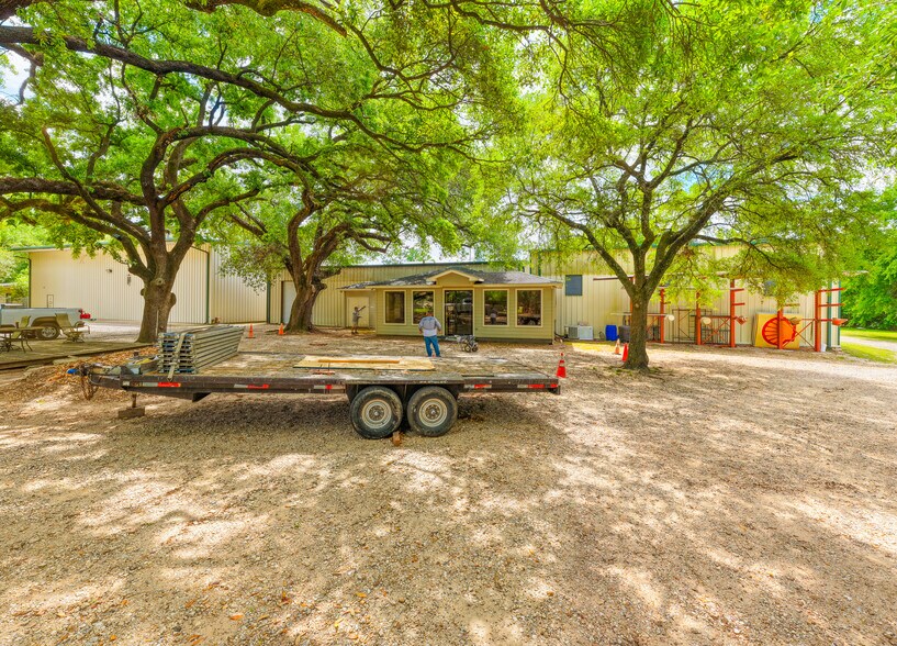 More Photos Of 2227 Golden Rd, Spring Warehouse For Lease