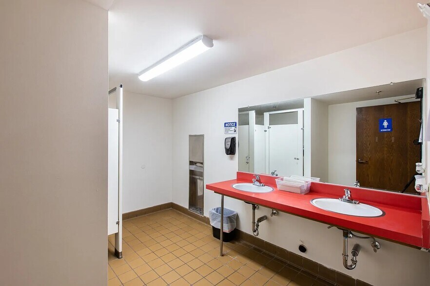 More Photos Of 20500 Nordhoff St, Chatsworth Research And Development For Sale