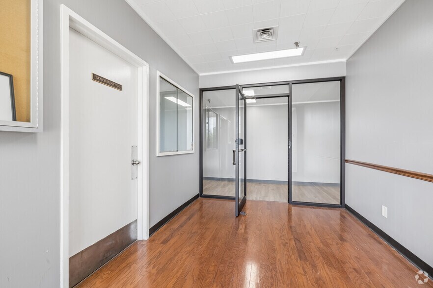 More Photos Of 1500 E Broad St, Mansfield Manufacturing For Sale