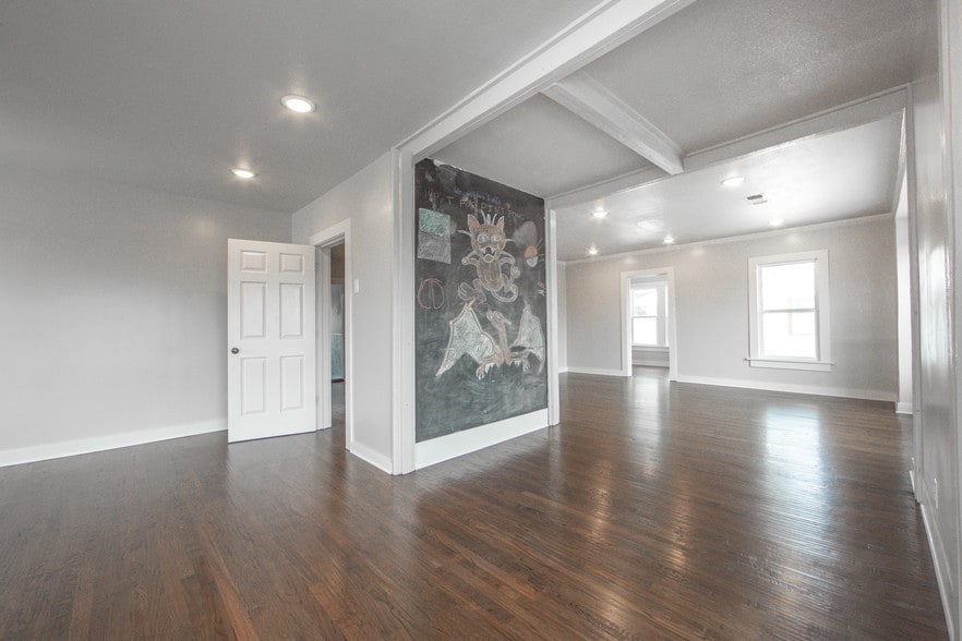 More Photos Of 209 E University Dr, Denton Medical For Lease