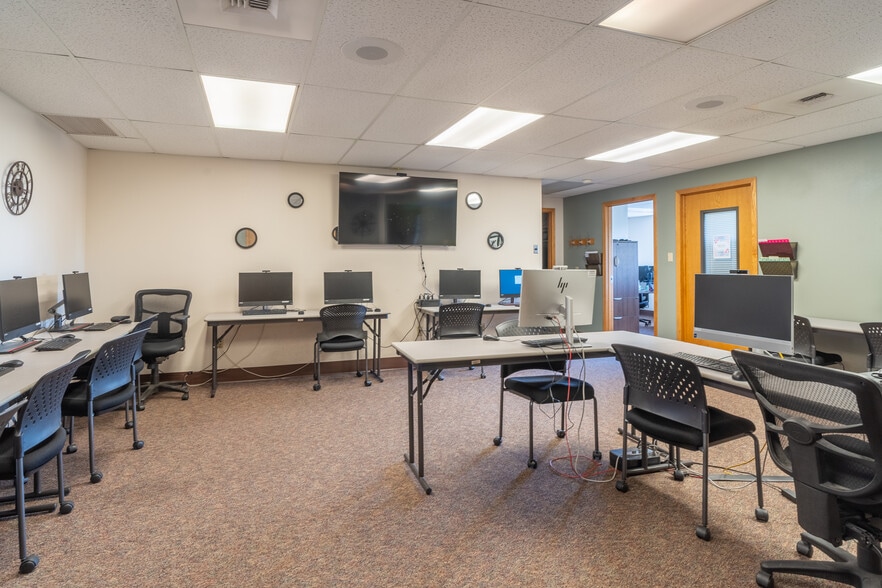 More Photos Of 660 S Coolidge St, Moses Lake Office For Sale