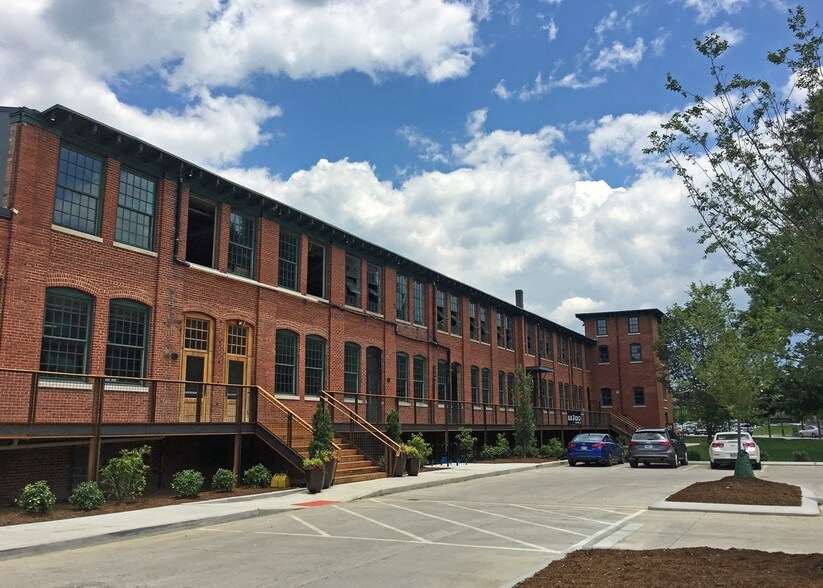 More Photos Of 205 Manufacturers Rd, Chattanooga General Retail For Lease