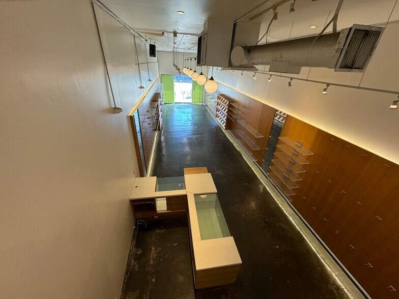 More Photos Of 449-451 N Fairfax Ave, Los Angeles Storefront For Lease