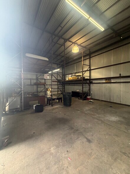 More Photos Of 10986 Vulcan St, South Gate Contractor Storage Yard For Sale