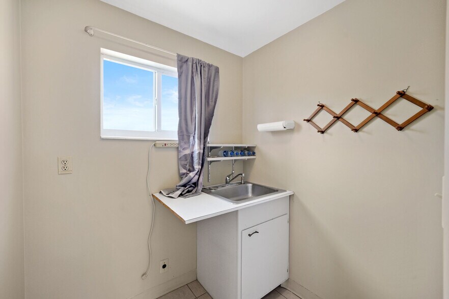 More Photos Of 1510 Dr. Martin Luther King Jr St N, Saint Petersburg Office For Sale