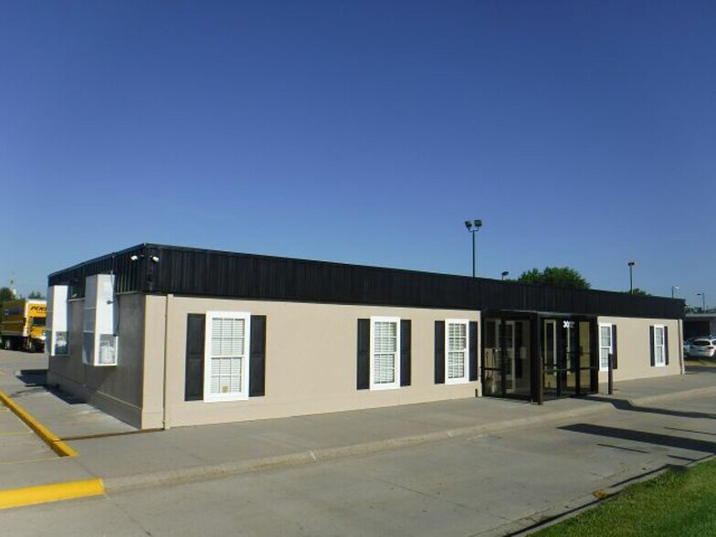 Primary Photo Of 3012 S Locust St, Grand Island Freestanding For Sale