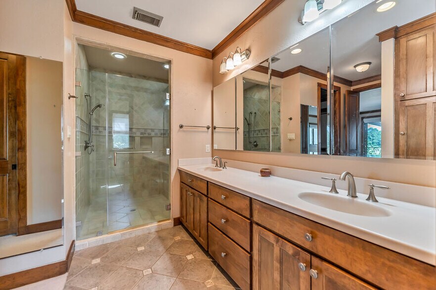 More Photos Of 43 Pool Rd, Richards Specialty For Sale
