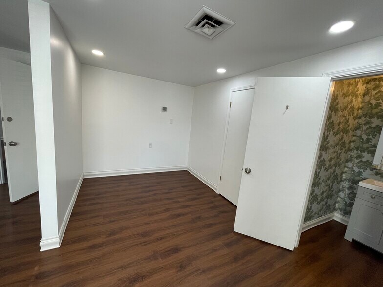 More Photos Of 6928 Miami Ave, Cincinnati Office For Lease