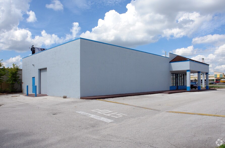 More Photos Of 5524 W Colonial Dr, Orlando Storefront For Lease