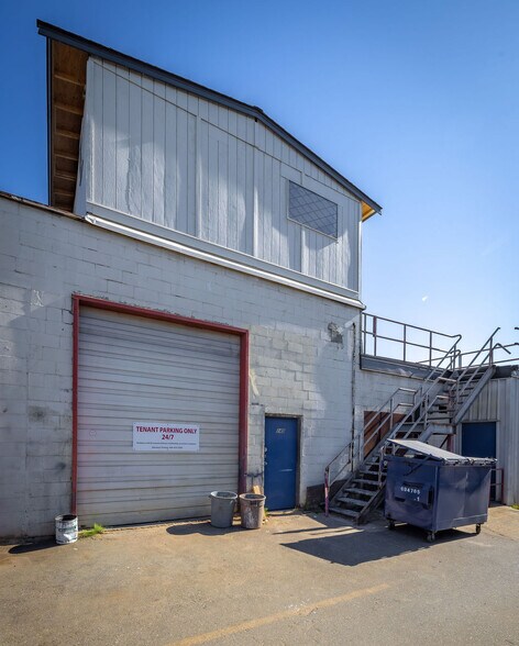 More Photos Of 11951 Mitchell Rd, Richmond Warehouse For Lease