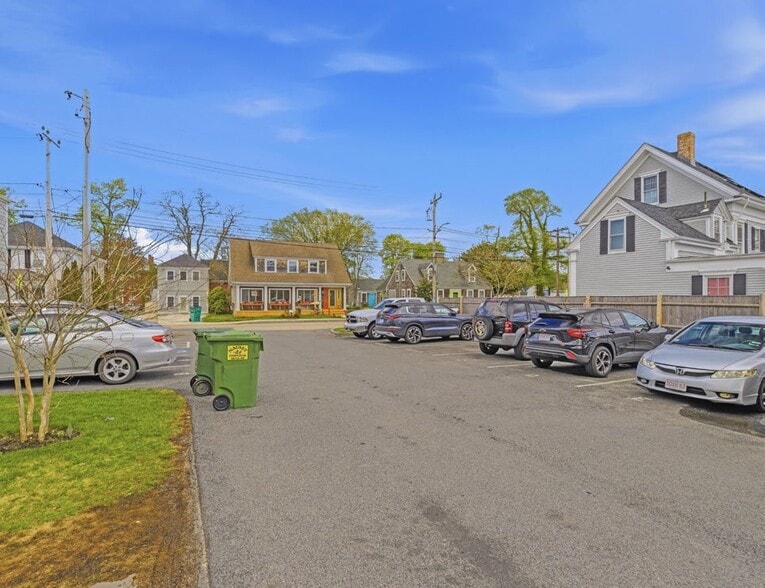 More Photos Of 39 Pearl St, Hyannis Apartments For Sale