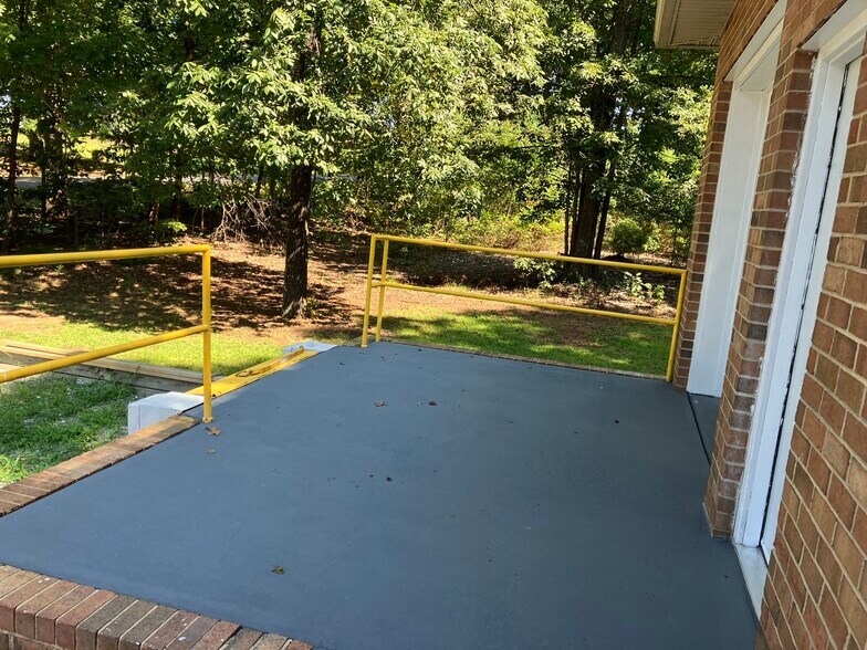 More Photos Of 151 Lee St, Forest City Light Distribution For Lease