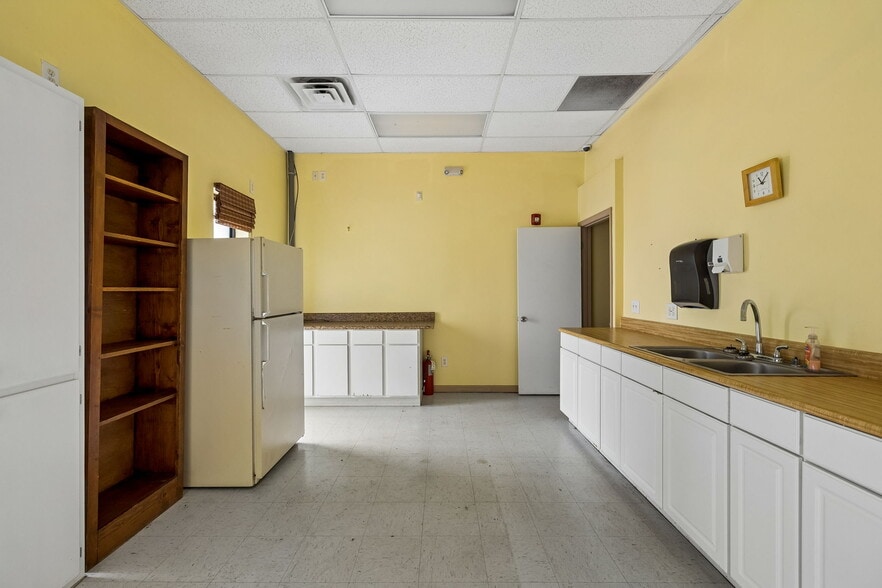 More Photos Of 2400 Highland Ave, Columbia Daycare Center For Lease
