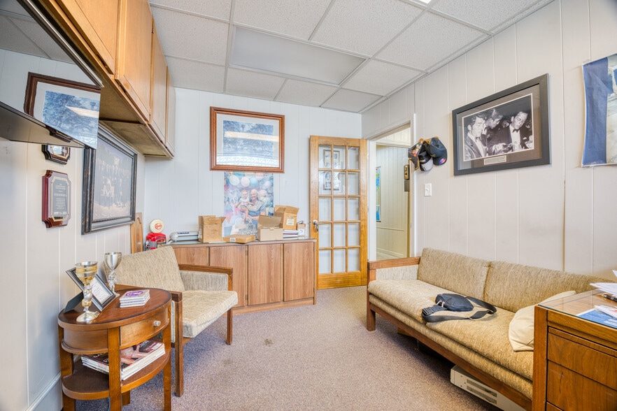 More Photos Of 20825 Plymouth Rd, Detroit Medical For Sale