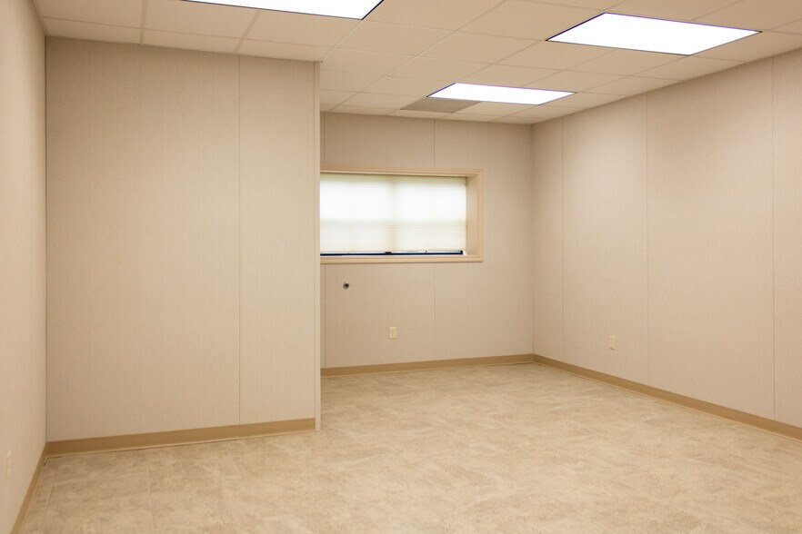 More Photos Of 2131 W Briargate Dr, Bryan Office For Sale
