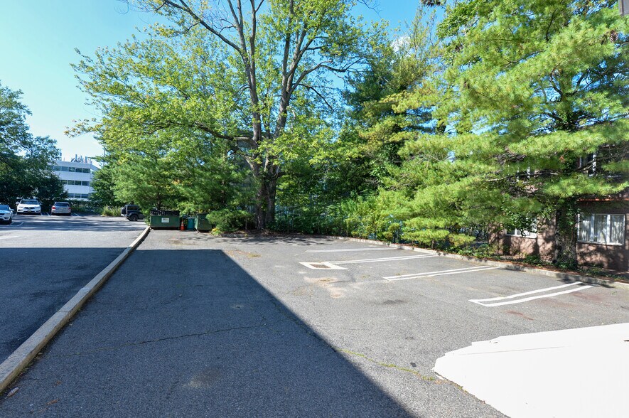 More Photos Of 24 Farview Ter, Paramus Office For Sale
