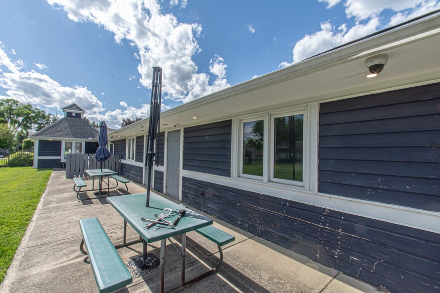 More Photos Of 1908 N Lakeman Dr, Bellbrook Storefront Retail Office For Sale