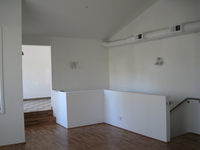 More Photos Of 6555-6557 Shattuck Ave, Oakland Office Residential For Lease