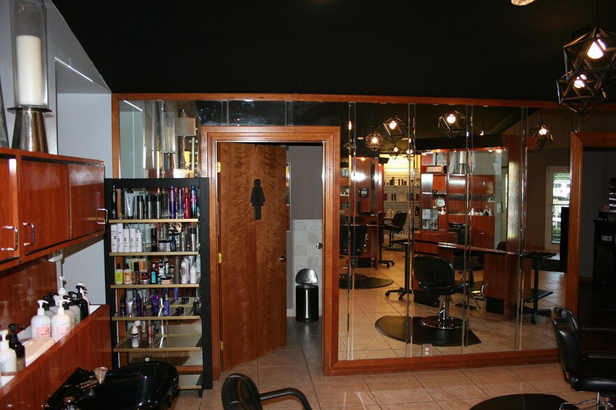 More Photos Of 1950 Keene Rd, Richland Freestanding For Lease