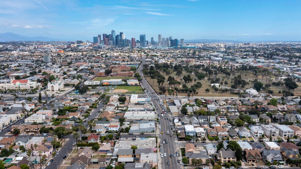 More Photos Of 2113 Venice Blvd, Los Angeles Apartments For Sale
