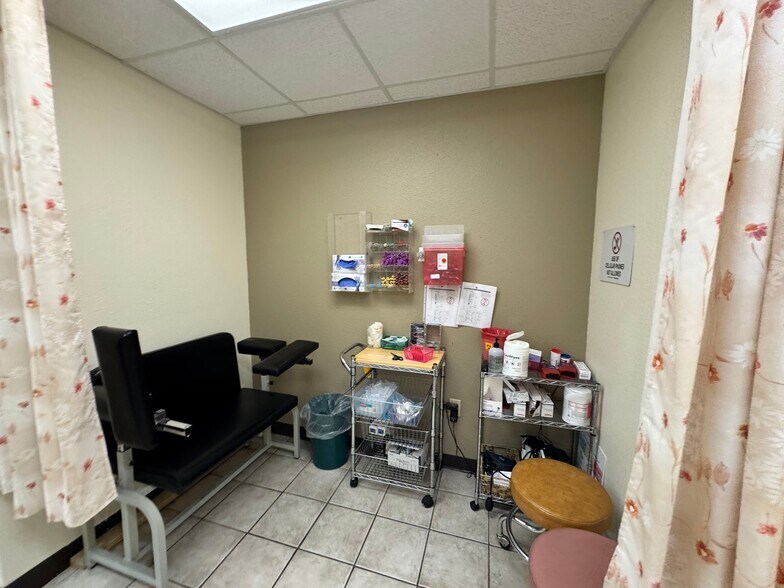 More Photos Of 1215 Dunn Ave, Jacksonville Medical For Lease