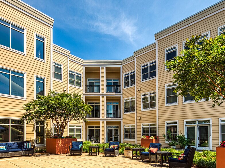 More Photos Of 670 Downey Green, Hampton Apartments For Sale