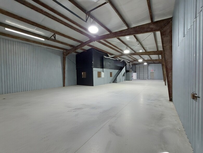 More Photos Of 313 S 16th St, La Porte Warehouse For Lease