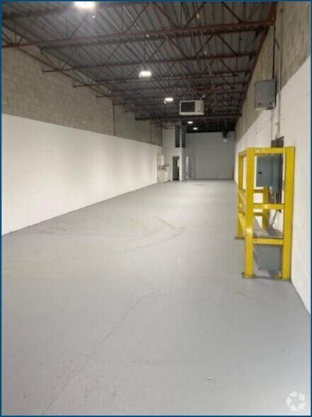 More Photos Of 1616 Matheson Blvd, Mississauga Manufacturing For Lease