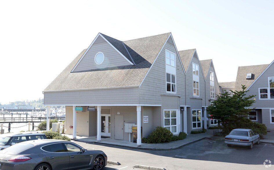 More Photos Of 330 Madison Ave S, Bainbridge Island Office For Lease
