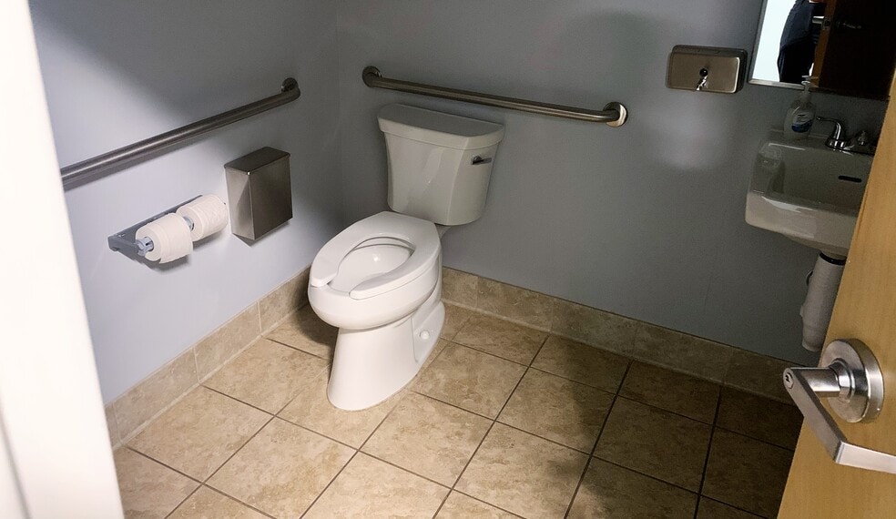 More Photos Of 1485 Jesse Jewell Pky, Gainesville Medical For Lease