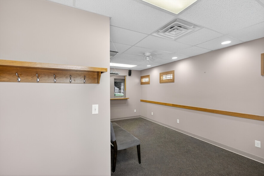 More Photos Of 133 N Glendale St, Wichita Office For Sale